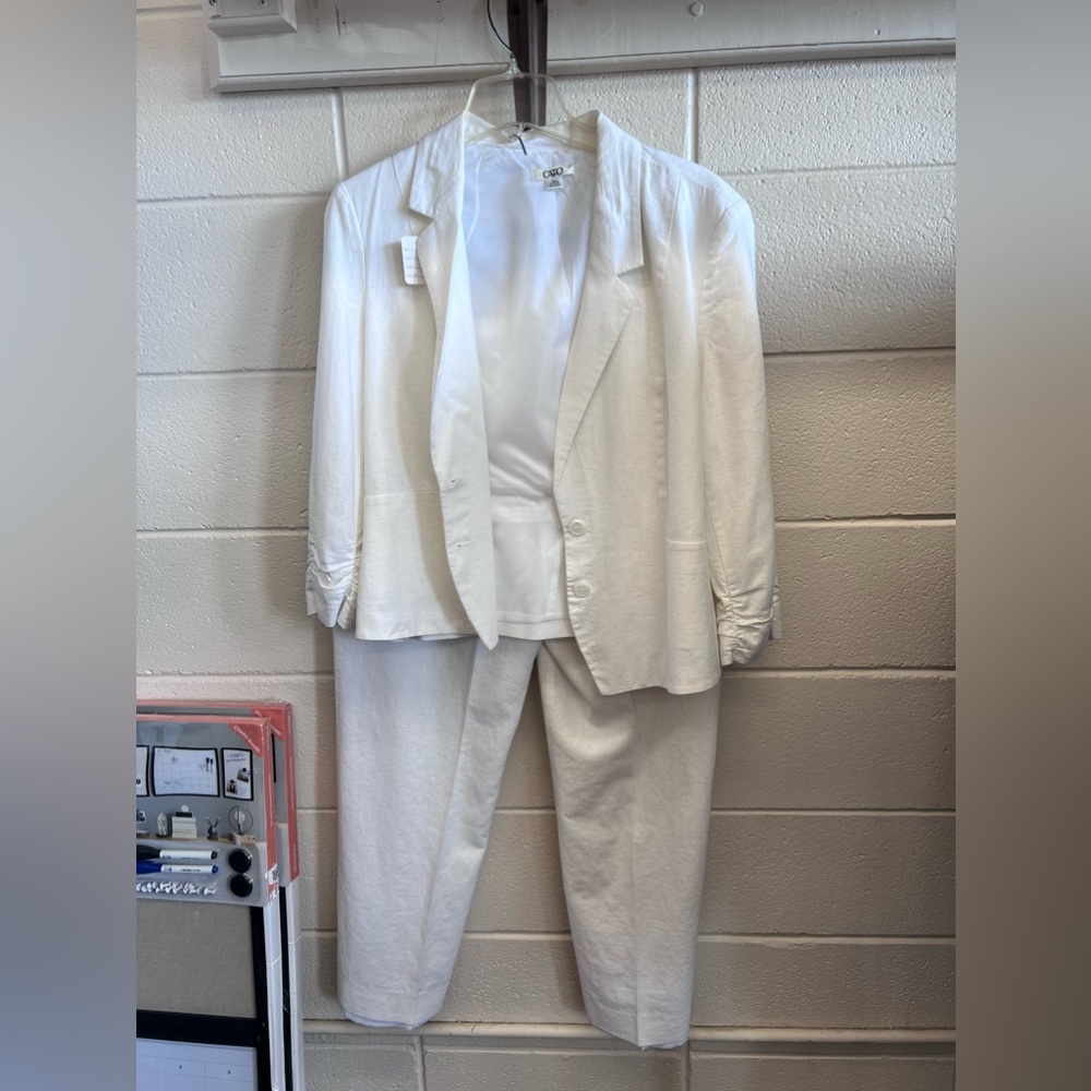 Women’s white suit - Size XL